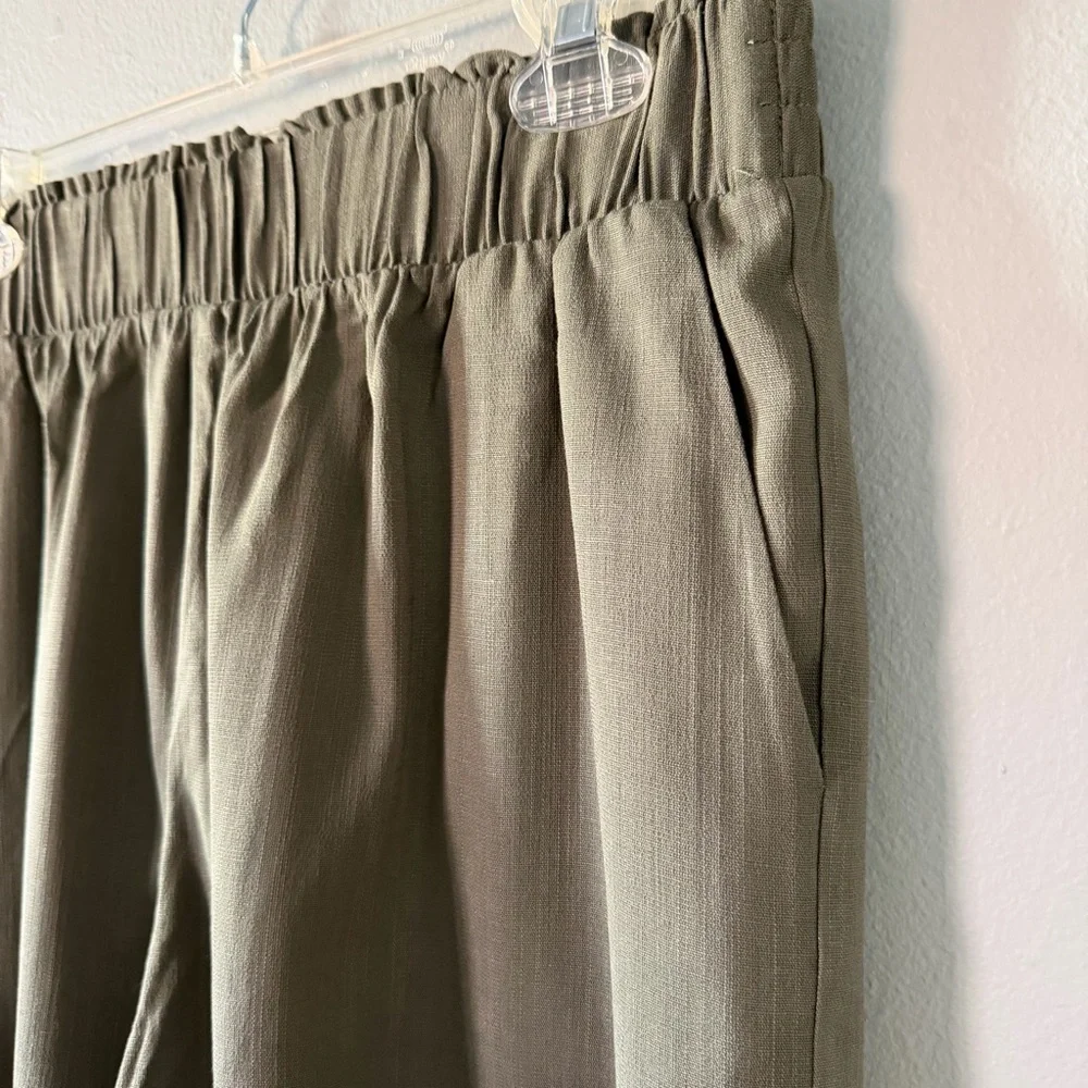 Adrianna Papell Olive Green Viscose Blend Flowy Shorts Size M - Picture 2 of 7